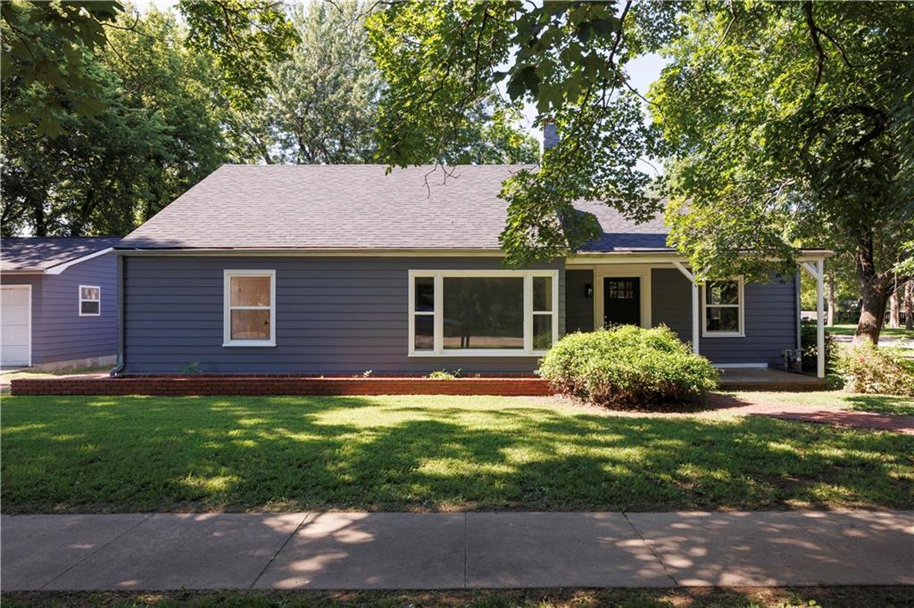 2nd image of 900 Adams St, Fredonia, KS 66736 | MLS# 2631205