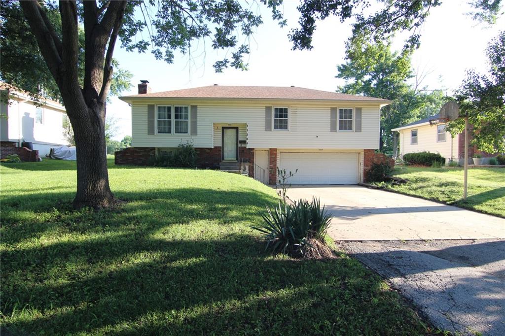 1st image of 11204 W 51st Ter, Shawnee, KS 66203 | MLS# 2631206