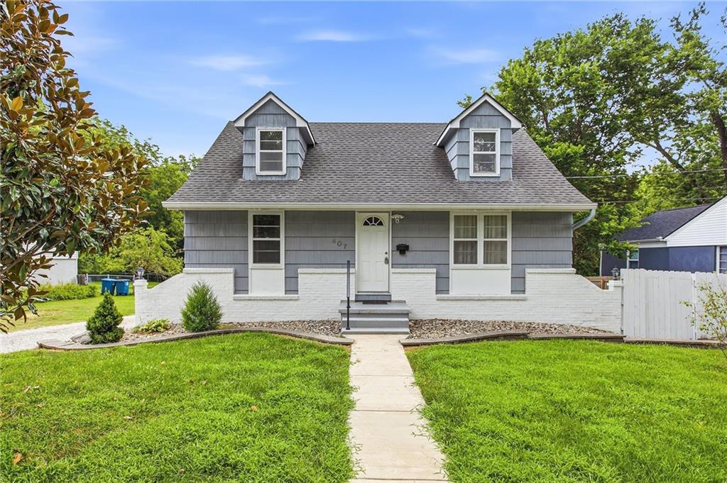 1st image of 407 N Fairview Ave, Liberty, MO 64068 | MLS# 2631253