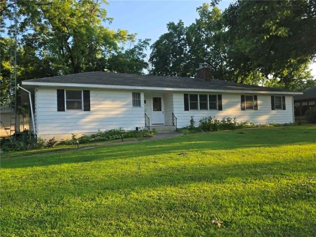 Homes for sale in Clinton, MO | 208 E Bodine Ave, Clinton, MO 64735 | MLS# 2631260