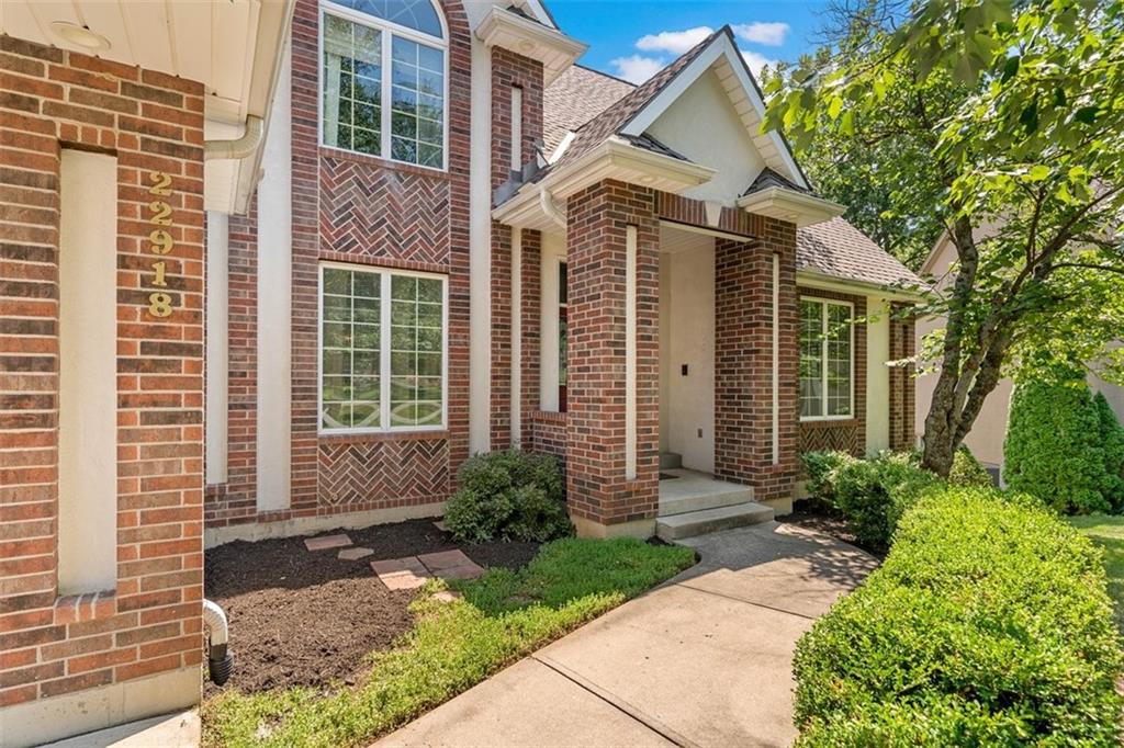 3rd image of 22918 Nw Ashford Ct, Blue Springs, MO 64015 | MLS# 2631294
