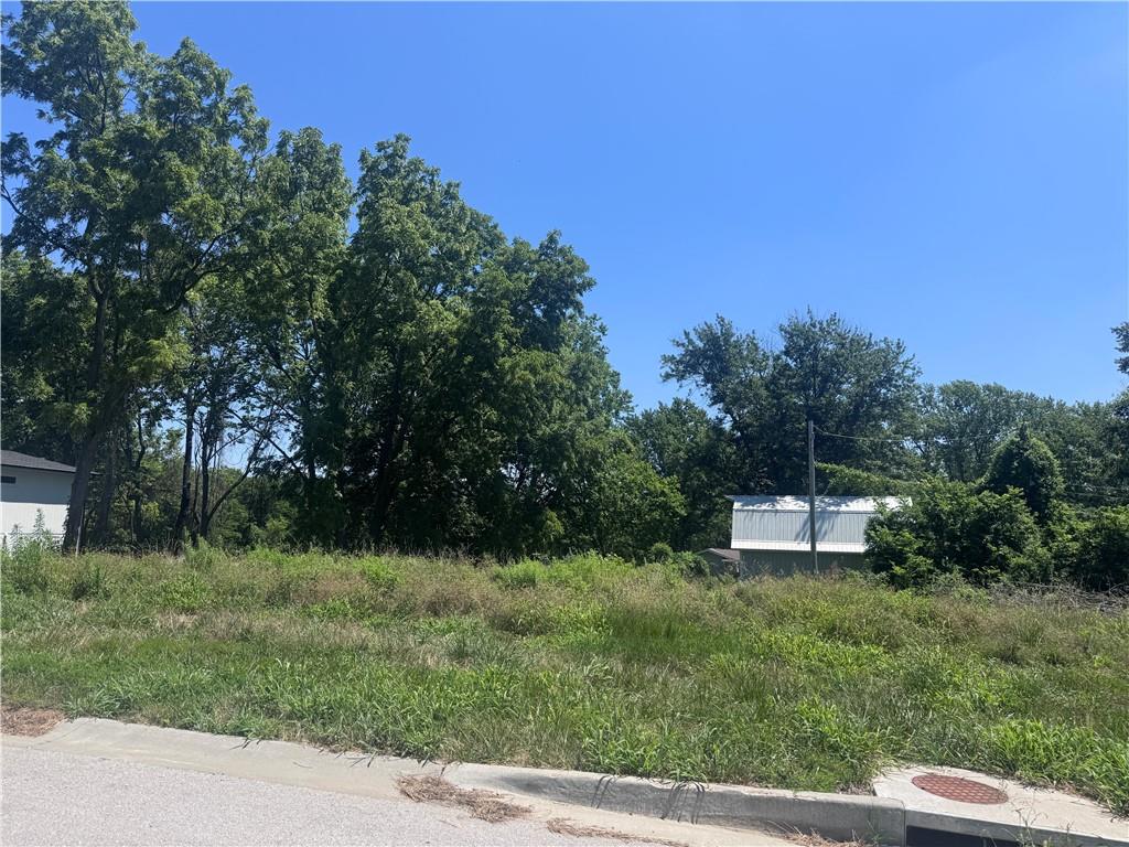 2nd image of 1500 Sw Stonewall Dr, Oak Grove, MO 64075 | MLS# 2631297