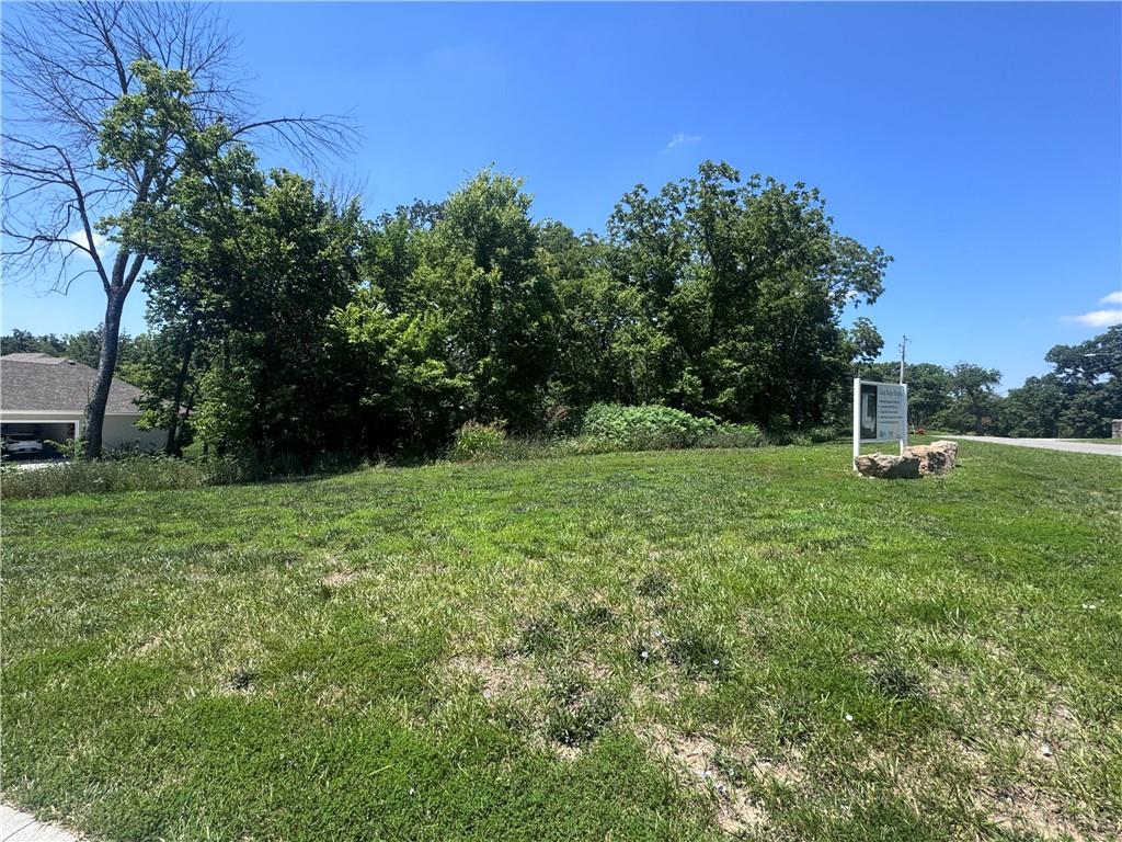 1st image of 1501 Sw Stonewall Dr, Oak Grove, MO 64075 | MLS# 2631316