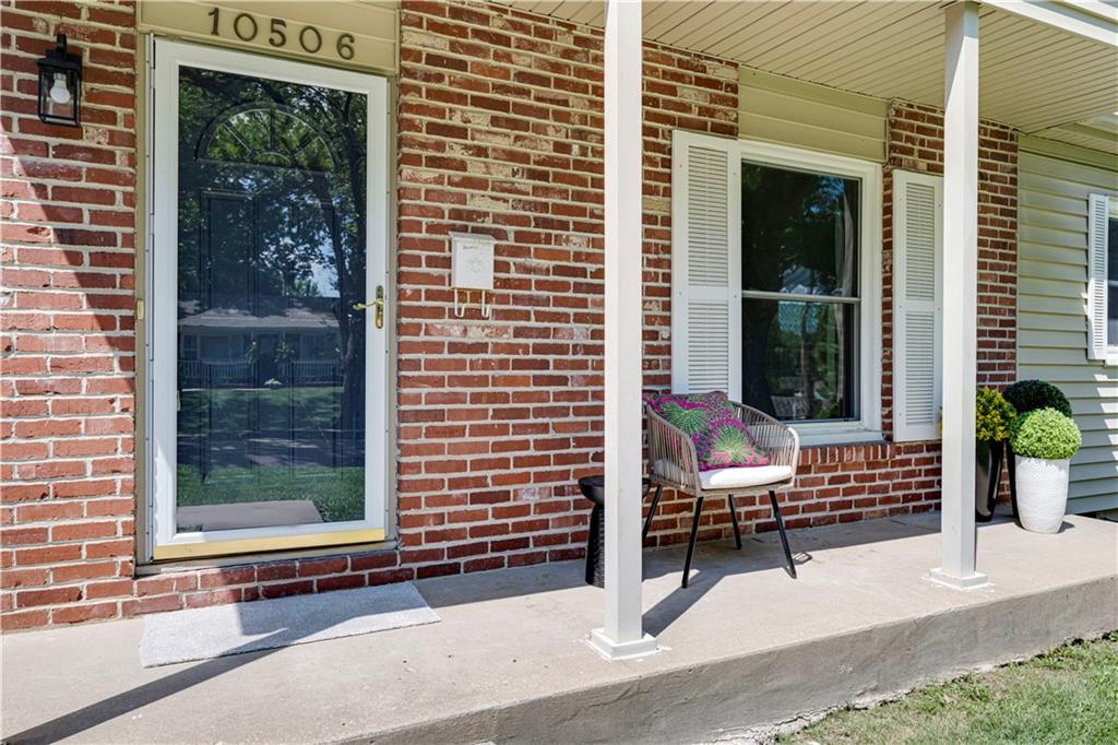4th image of 10506 Westbrooke Dr, Overland Park, KS 66214 | MLS# 2631320