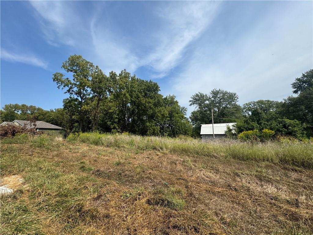 1st image of 1705 Locust St, Oak Grove, MO 64075 | MLS# 2631321