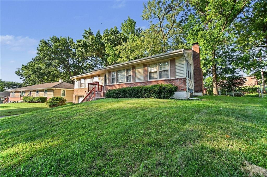 2nd image of 4630 Ne Gladstone Ave, Kansas City, MO 64117 | MLS# 2631336
