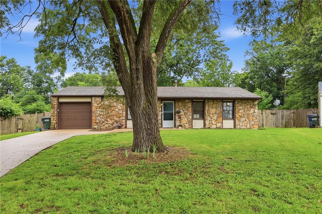 Homes for sale in Lawrence, KS | 1825 Brook St, Lawrence, KS 66044 | MLS# 2631367
