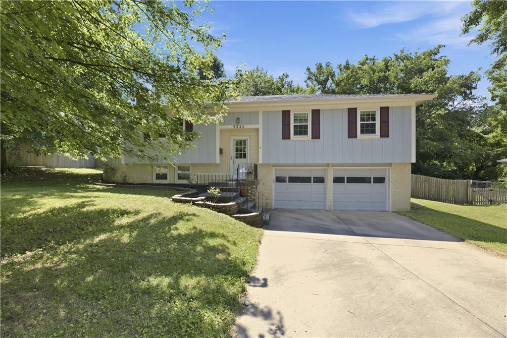 2nd image of 5526 Stearns St, Shawnee, KS 66203 | MLS# 2631392