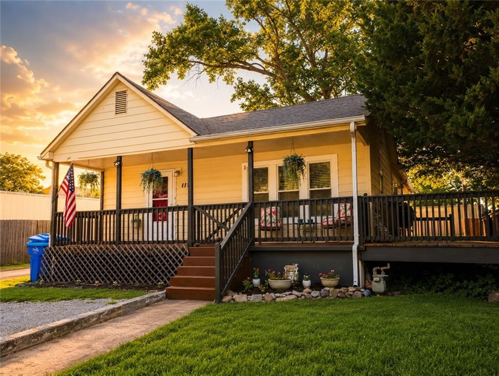 1st image of 115 E 4th St, Tonganoxie, KS 66086 | MLS# 2631395
