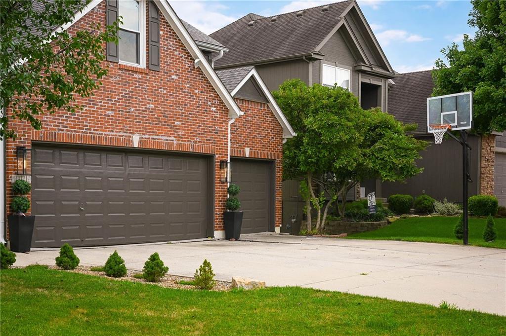 2nd image of 1149 Sw Sunflower Dr, Lees Summit, MO 64081 | MLS# 2631405