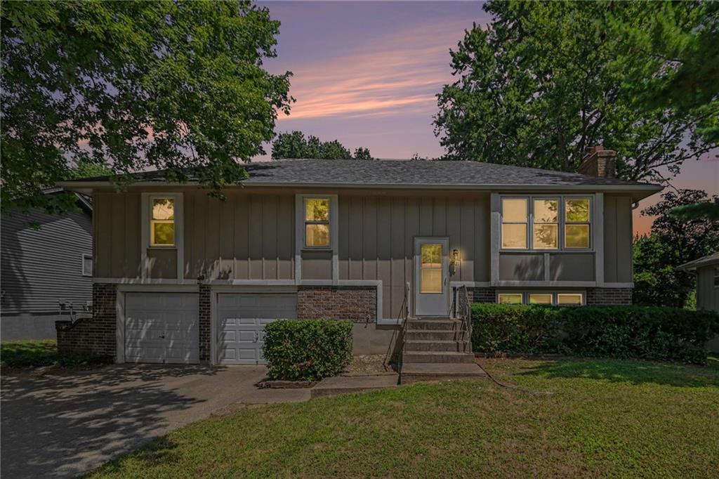 2nd image of 2521 S Whitney Ave, Independence, MO 64057 | MLS# 2631407