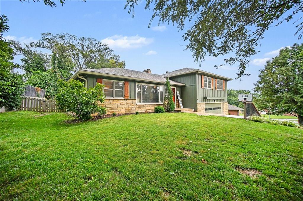 2nd image of 1606 Ne 48th Ter, Kansas City, MO 64118 | MLS# 2631415