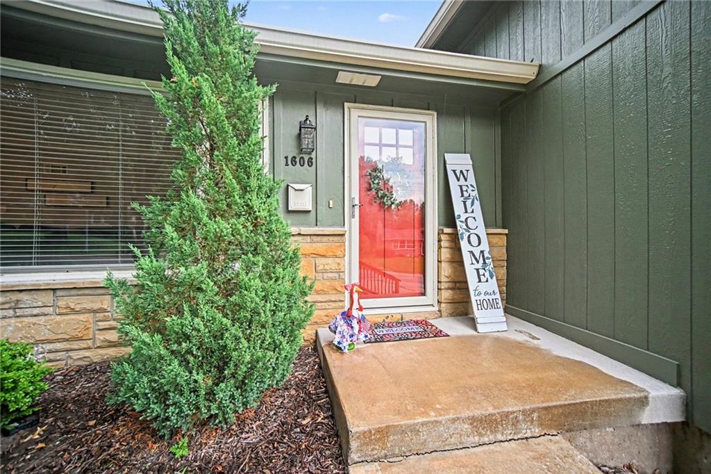 3rd image of 1606 Ne 48Th Ter, Kansas City, MO 64118 | MLS# 2631415