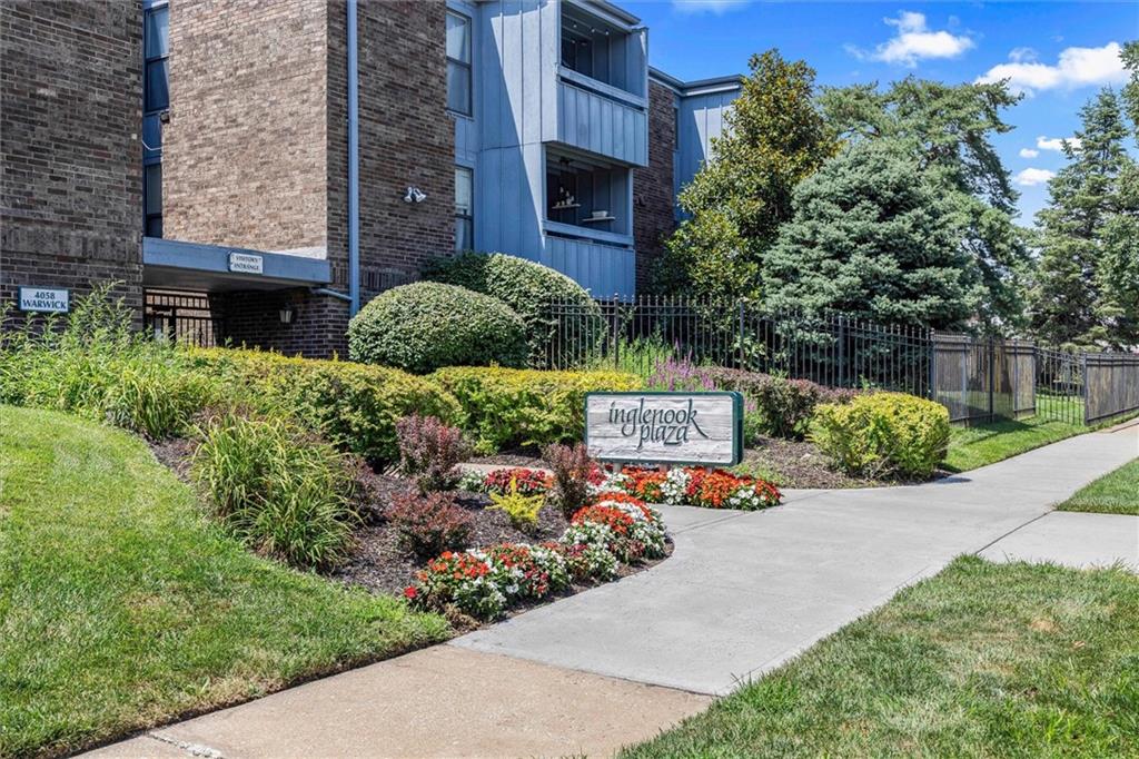 Homes for sale in Kansas City, MO | 4056 Warwick Blvd, Kansas City, MO 64111