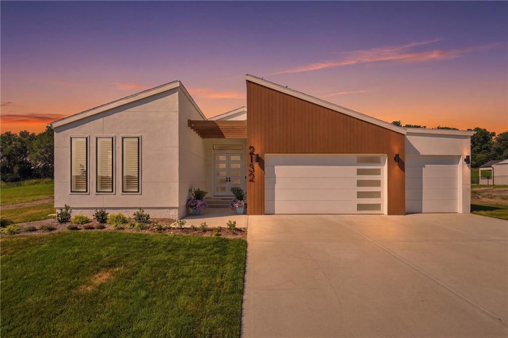 1st image of 2132 Sw Wheatfield Dr, Lees Summit, MO 64082 | MLS# 2631455