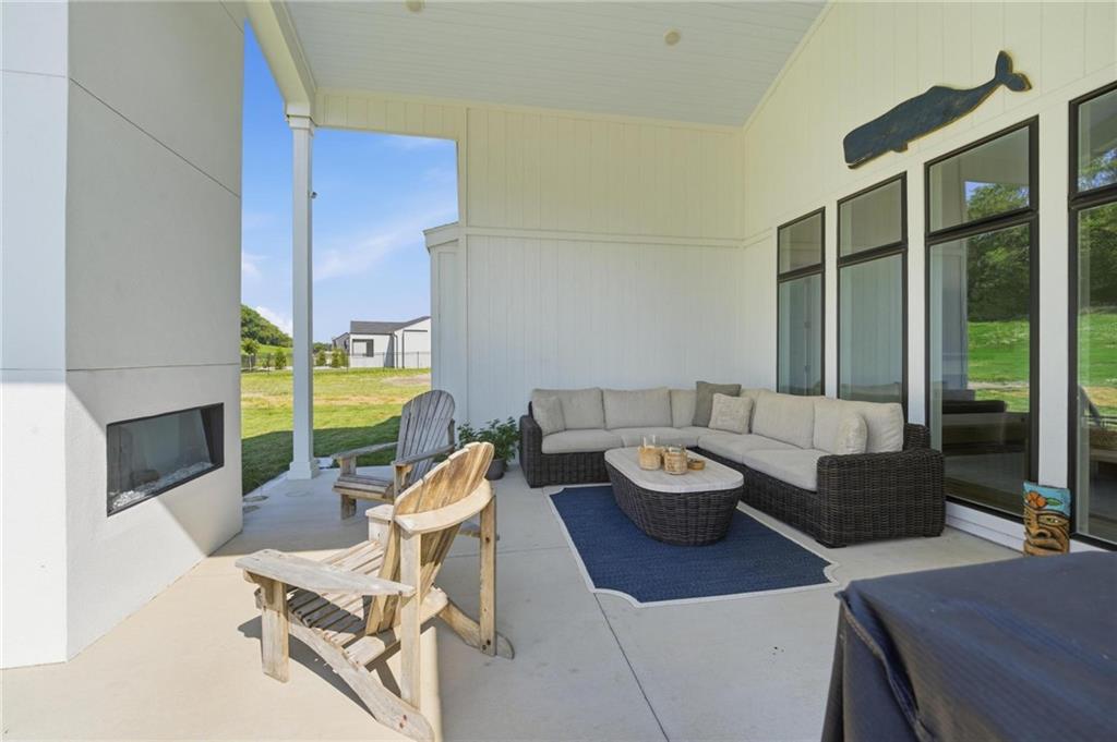 44th image of 2132 Sw Wheatfield Dr, Lees Summit, MO 64082 | MLS# 2631455
