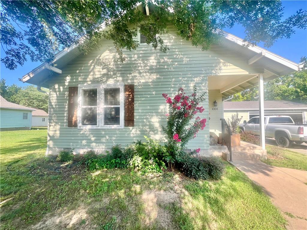 Homes for sale in Independence, KS | 1004 N 2nd St, Independence, KS 67301 | MLS# 2631459