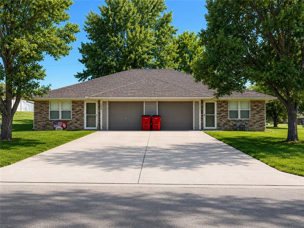 1st image of 108 Se 25th St, Oak Grove, MO 64075 | MLS# 2631476