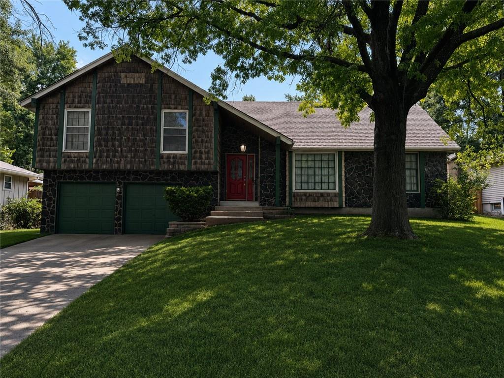 1st image of 1104 19th St, Blue Springs, MO 64015 | MLS# 2631532