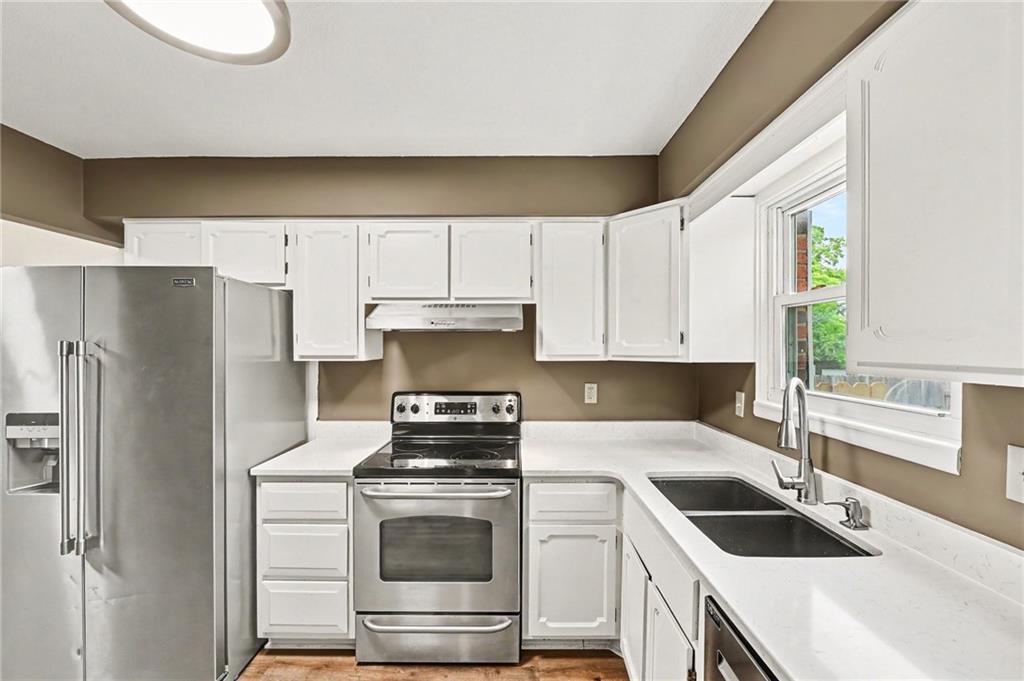 3rd image of 7104 Nw Chapel Woods Ln, Kansas, MO 64152 | MLS# 2631560