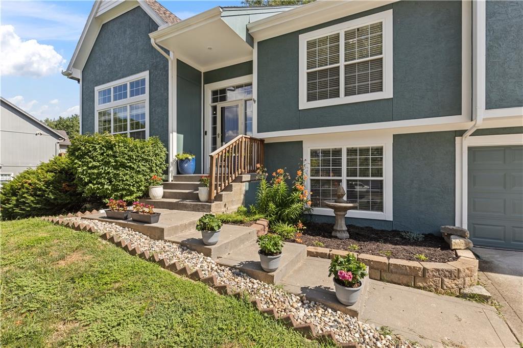 2nd image of 13907 W 58th Pl, Shawnee, KS 66216 | MLS# 2631575