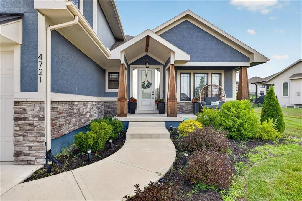 2nd image of 4721 Ne Jamestown Dr, Lees Summit, MO 64064 | MLS# 2631578