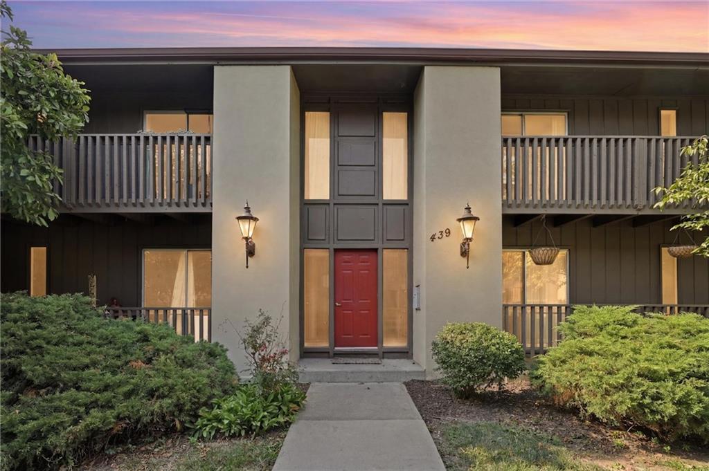 2nd image of 439 W 104th St #D, Kansas City, MO 64114 | MLS# 2631599