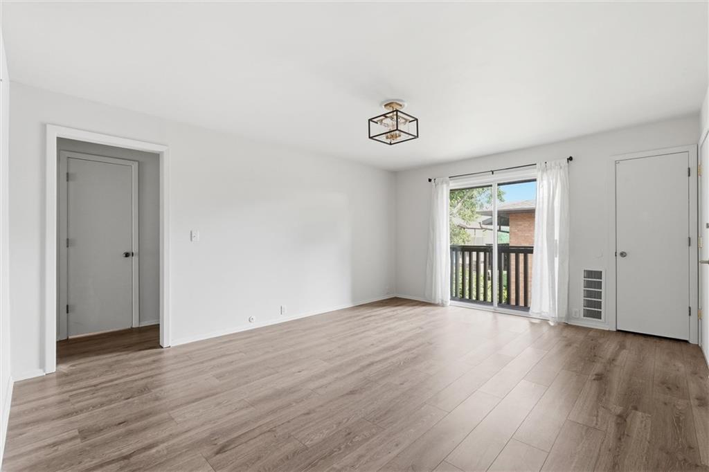 3rd image of 439 W 104th St, Kansas City, MO 64114