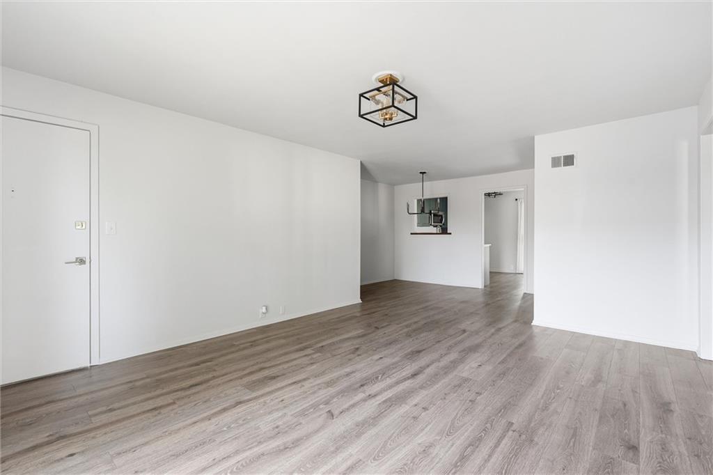 5th image of 439 W 104th St, Kansas City, MO 64114