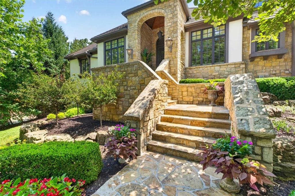 2nd image of 200 Hever Knoll St, Loch Lloyd, MO 64012 | MLS# 2631605