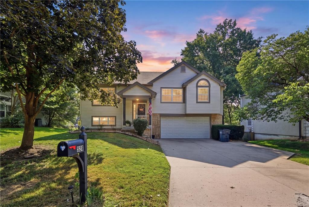 2nd image of 528 Nw 41st St, Blue Springs, MO 64015 | MLS# 2631634