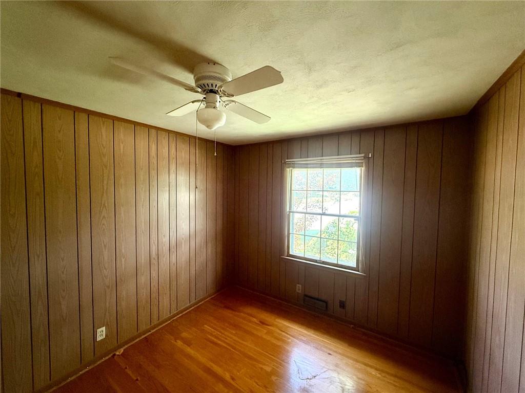 2nd image of 11812 E 48th St, Kansas City, MO 64133 | MLS# 2631646