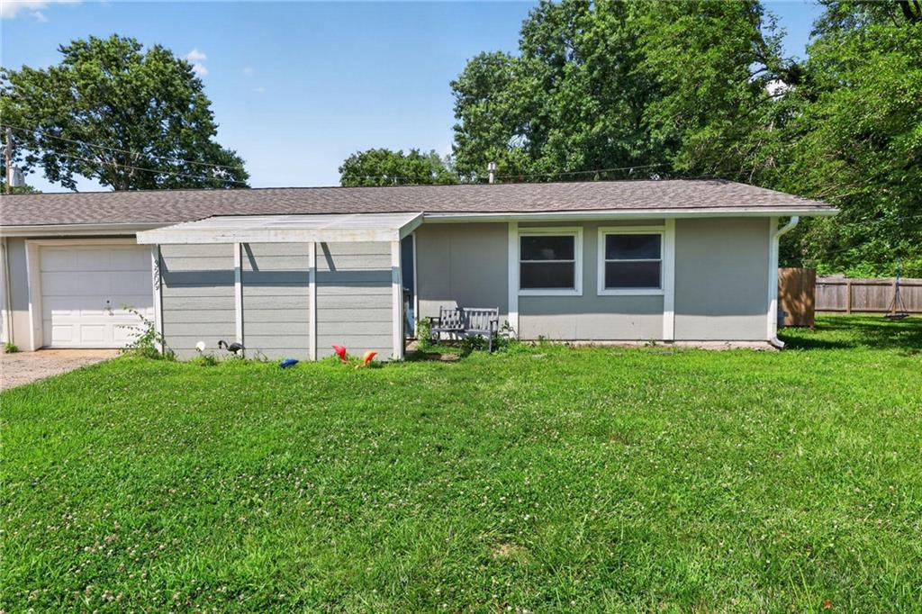 Homes for sale in Lawrence, KS | 3209 Rainier Dr, Lawrence, KS 66047 | MLS# 2631662