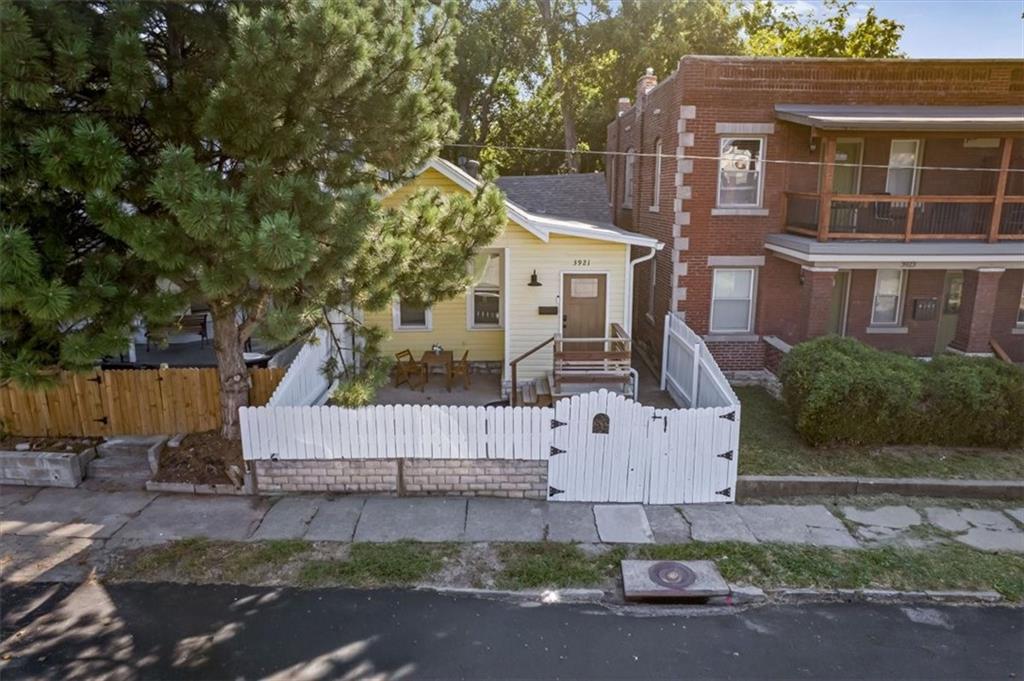 Photo 2 of Single family home for sale at 3921 Central St, Kansas City, MO 64111 | MLS# 2631722 | Listing updated on 2026-09-02