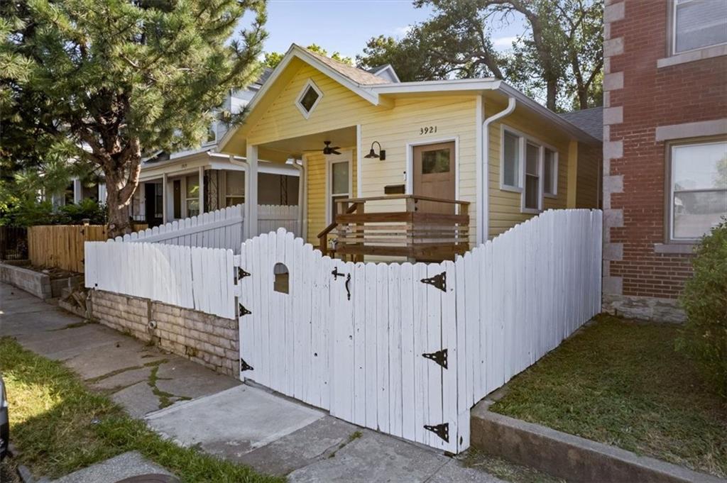 Photo 1 of Single family home for sale at 3921 Central St, Kansas City, MO 64111 | MLS# 2631722 | Listing updated on 2026-09-02