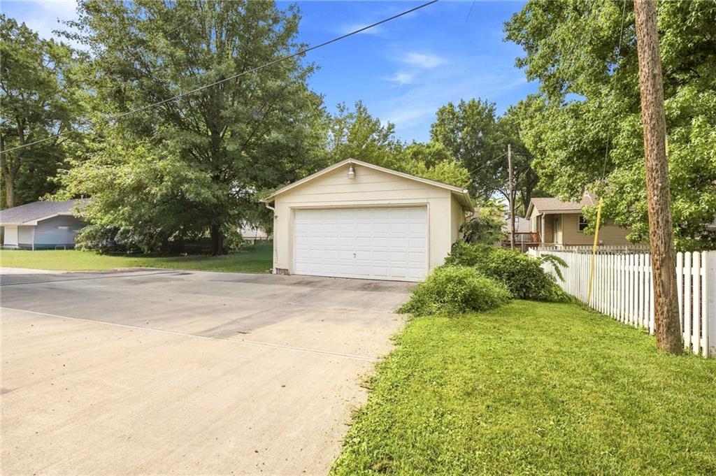 3rd image of 307 Se 6Th St, Lees Summit, MO 64063 | MLS# 2631726
