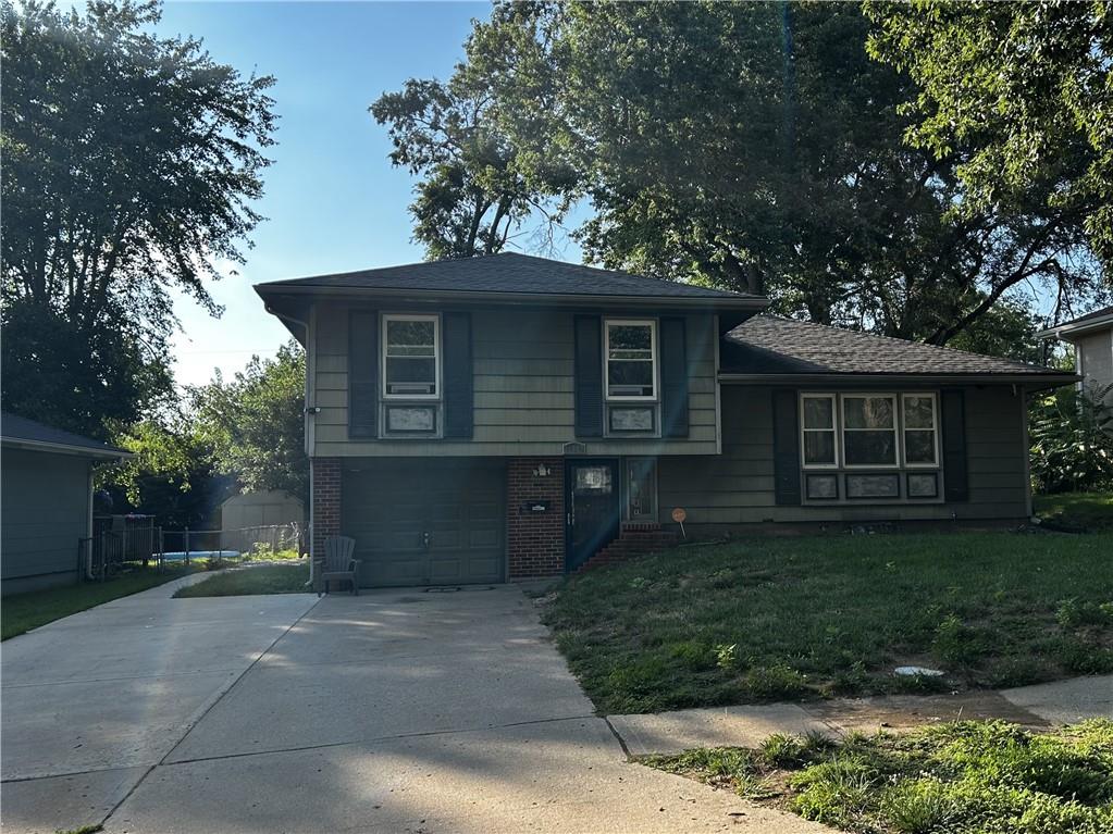 Homes for sale in Grandview, MO | 11902 Fremont Ave, Grandview, MO 64030 | MLS# 2631734