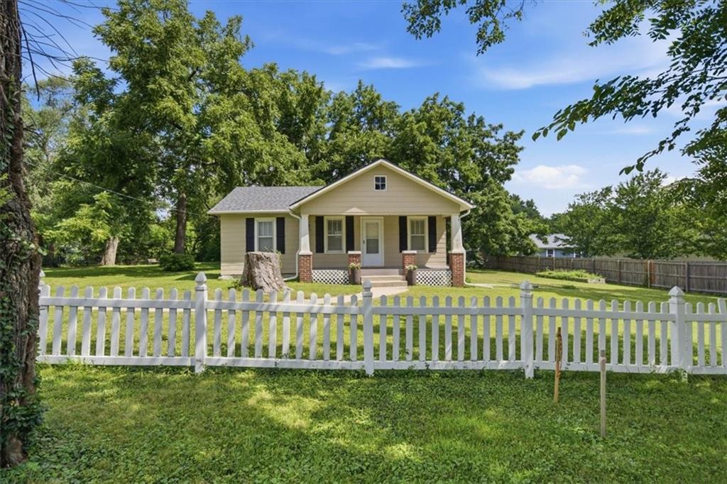 1st image of 11920 W 51st St, Shawnee, KS 66216 | MLS# 2631753