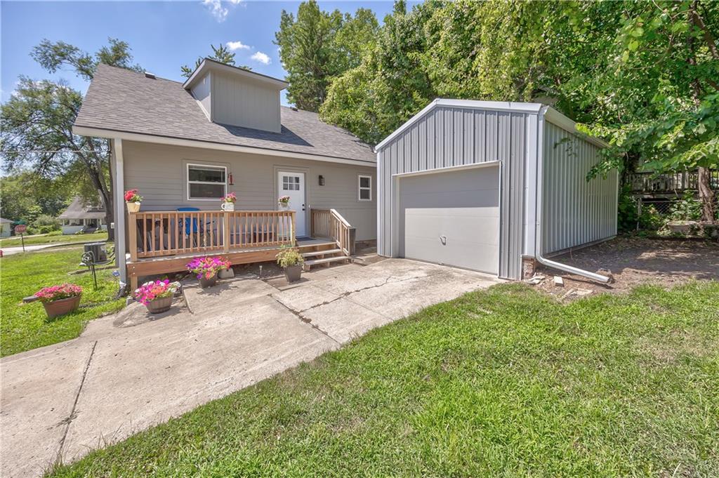 Homes for sale in Richmond, MO | 512 E Lexington St, Richmond, MO 64085 | MLS# 2631761