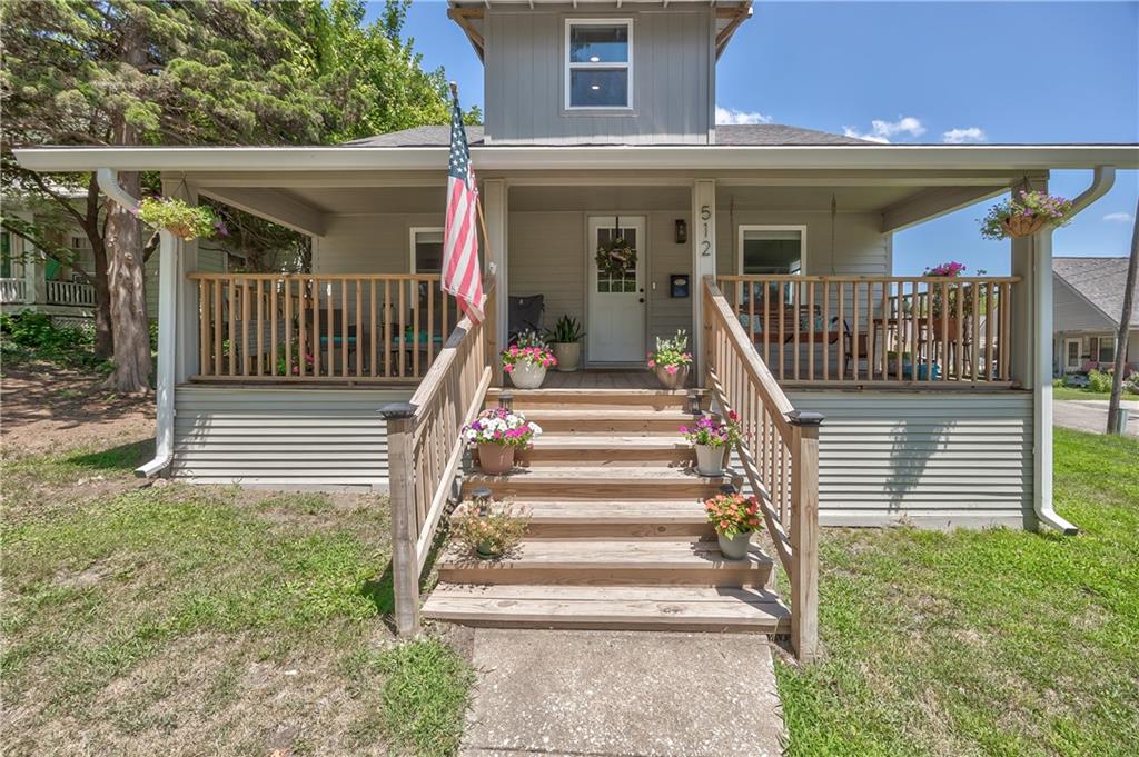 Homes for sale in Richmond, MO | 512 E Lexington St, Richmond, MO 64085 | MLS# 2631761