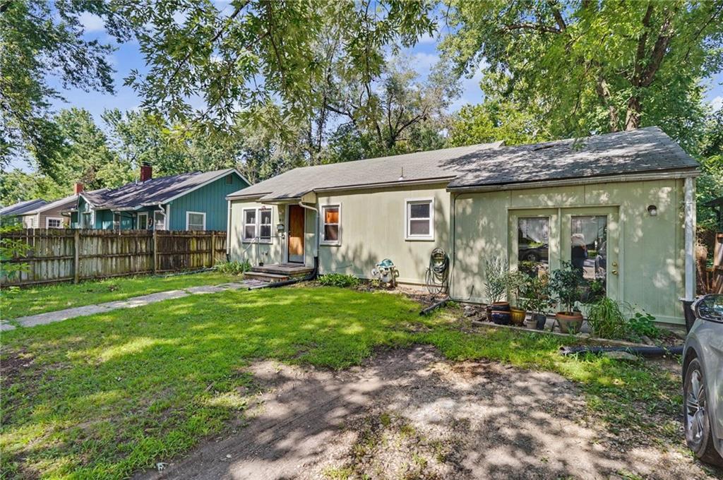 3rd image of 1911 Tennessee St, Lawrence, KS 66046 | MLS# 2631782
