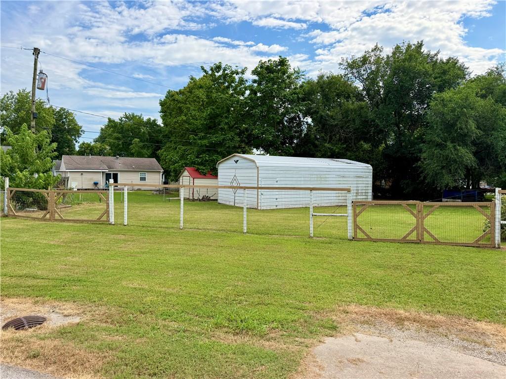 3rd image of 1900 Home Circle St, Coffeyville, KS 67337 | MLS# 2631783
