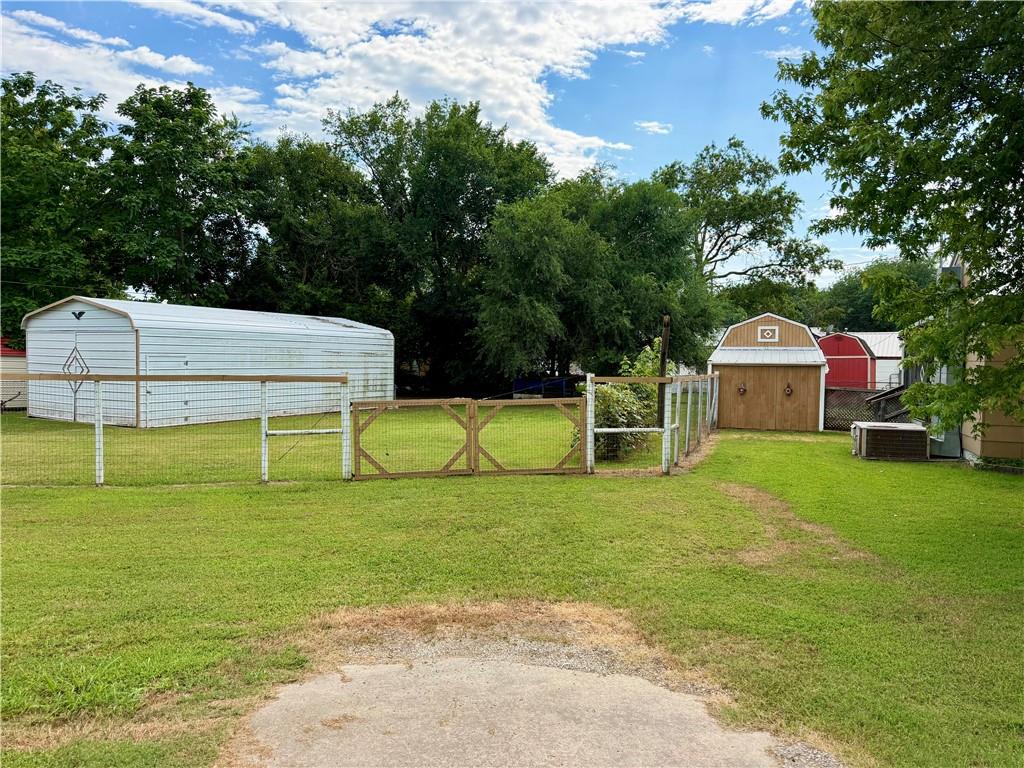 2nd image of 1900 Home Circle St, Coffeyville, KS 67337 | MLS# 2631783