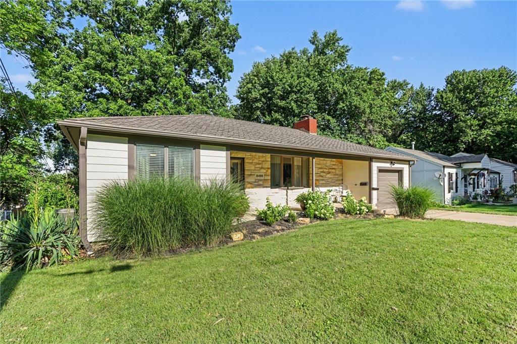 2nd image of 8400 Riggs St, Overland Park, KS 66212 | MLS# 2631799