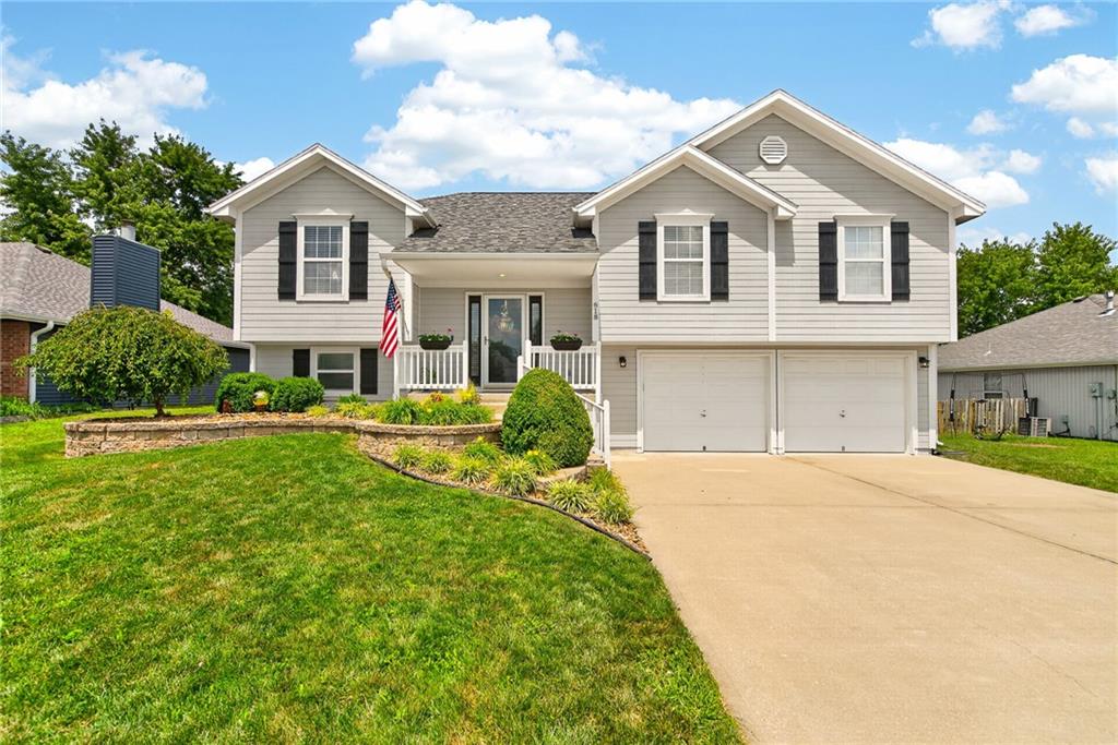 1st image of 618 Gateway Dr, Grain Valley, MO 64029 | MLS# 2631850