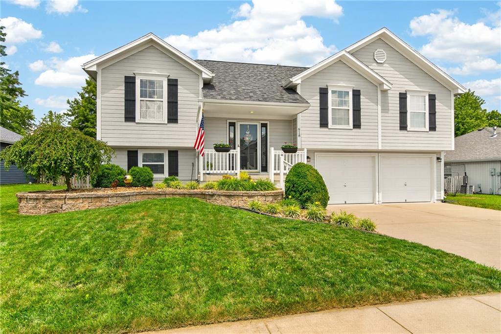2nd image of 618 Gateway Dr, Grain Valley, MO 64029 | MLS# 2631850