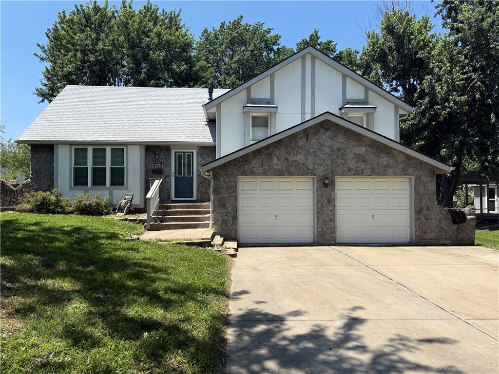 1st image of 505 S Ridge Dr, Olathe, KS 66061 | MLS# 2631859