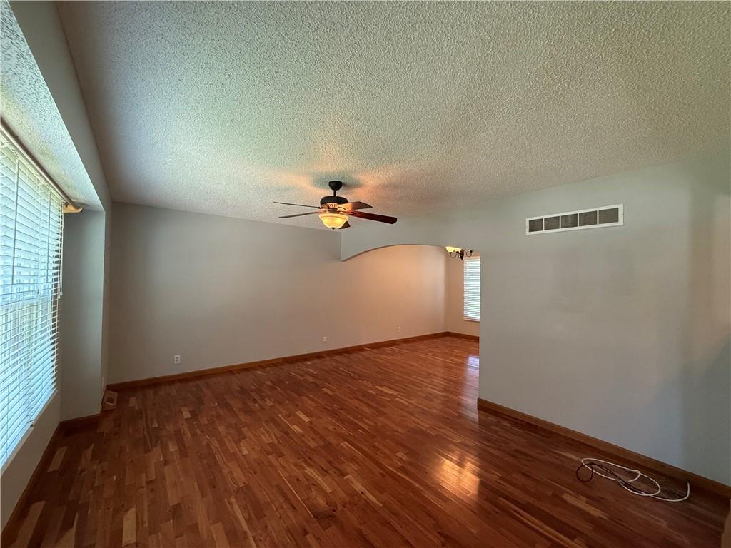 2nd image of 505 S Ridge Dr, Olathe, KS 66061 | MLS# 2631859