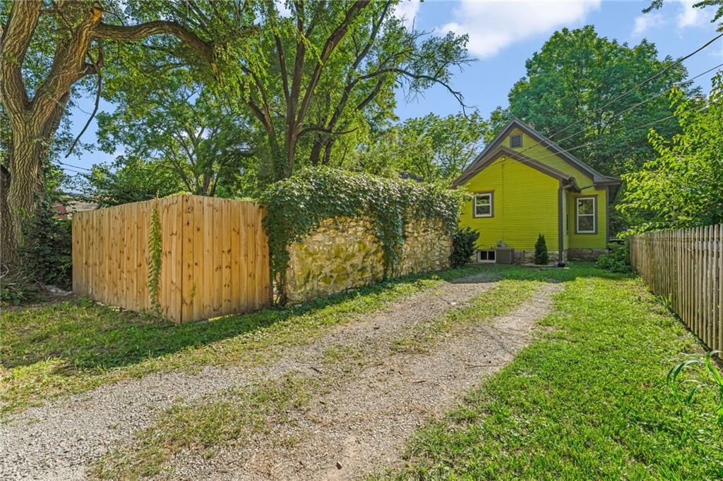 Homes for sale in Lawrence, KS | 920 Connecticut St, Lawrence, KS 66044 | MLS# 2631863