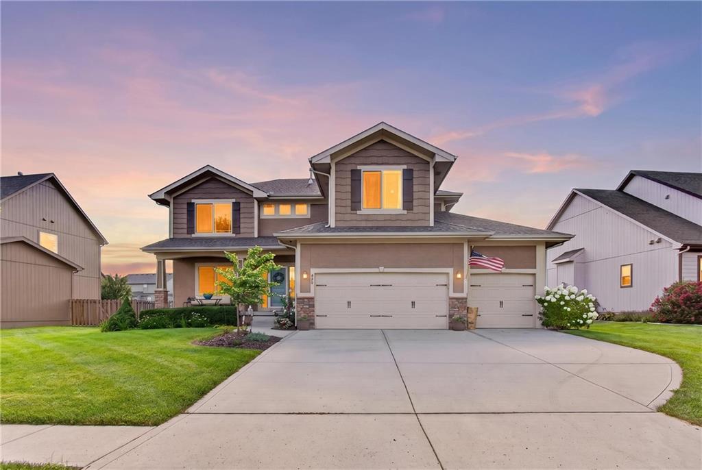 3rd image of 420 Meadowlark Dr, Raymore, MO 64083 | MLS# 2631950